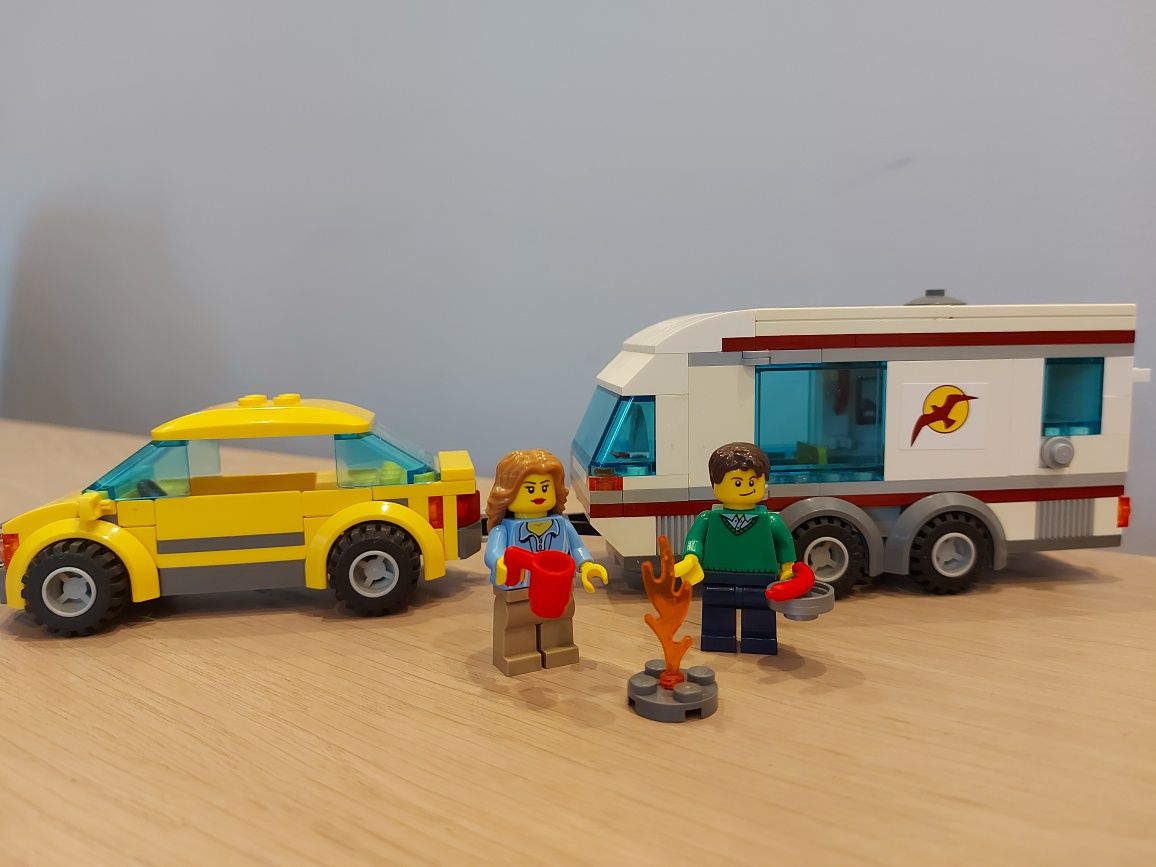 Lego City samochód z przyczepą kempingową