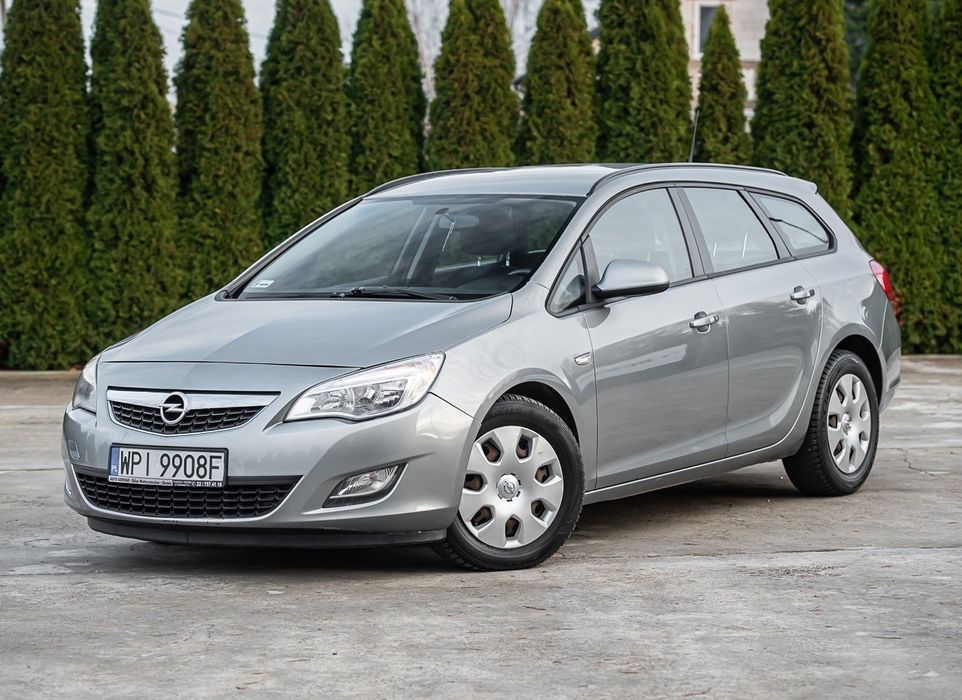 Astra J rok 2012 z silnikiem diesla 1.7 CDTI o mocy 110 
Astra J rok 2