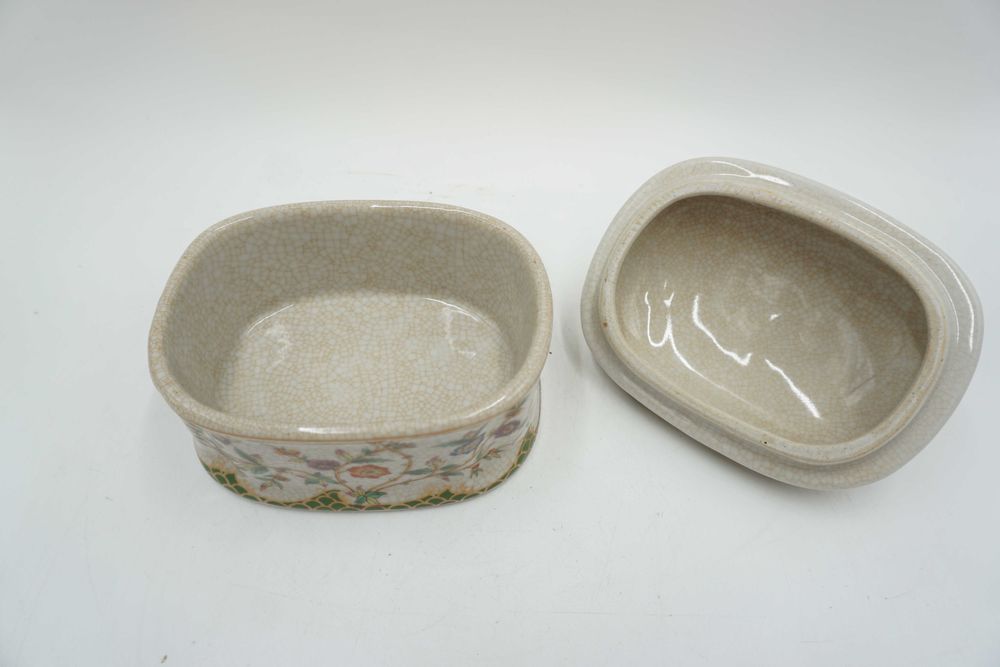 SZKATUŁKA puzderko porcelana z brązem