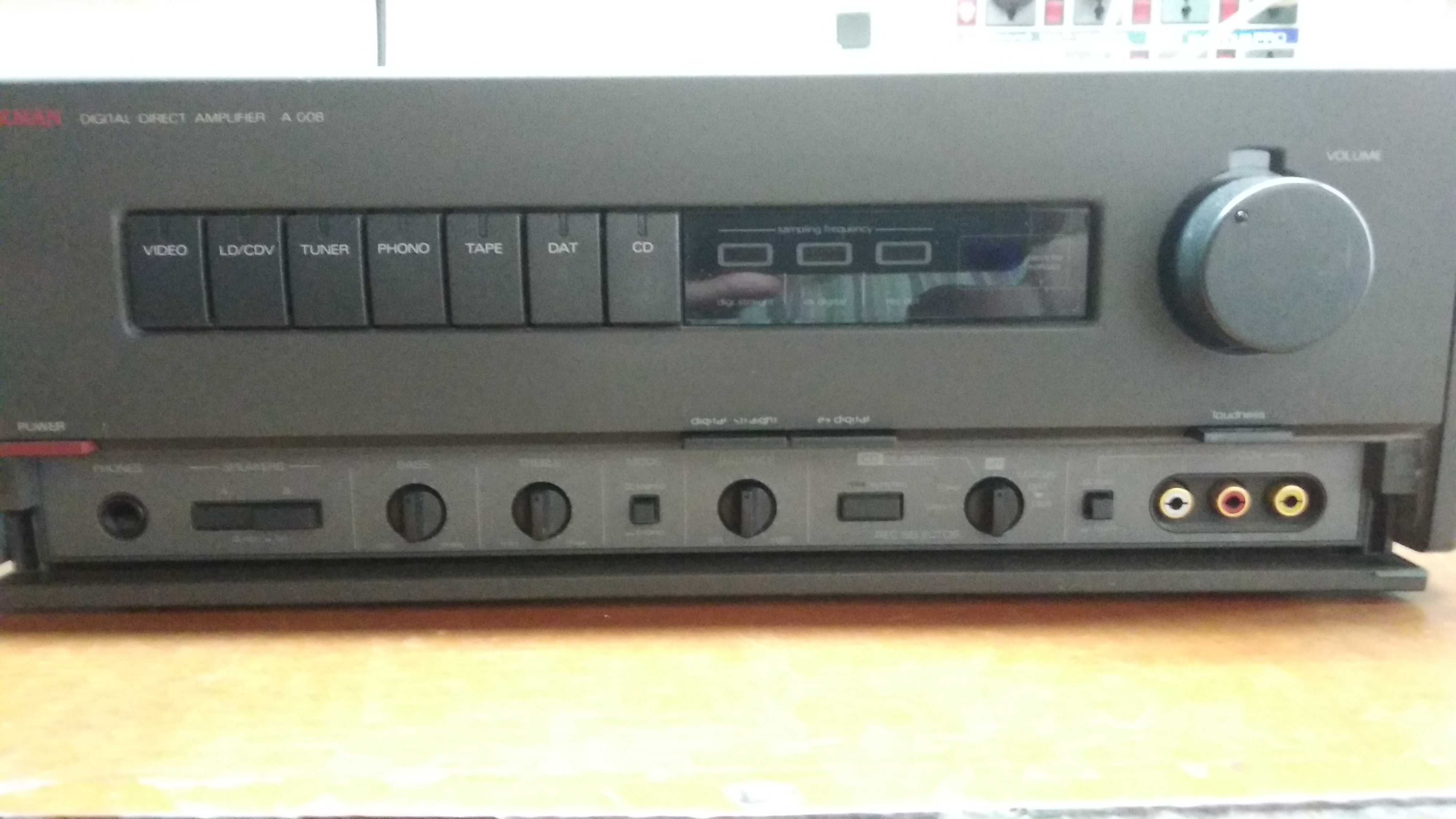 Підсилювач Luxman A-008 з ЦАПом