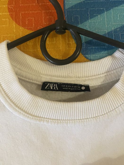 Білий світшот фірми Zara розмір S