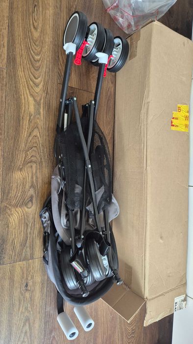 Lekki wózek spacerowy parasolka spacerówka MOOLINO