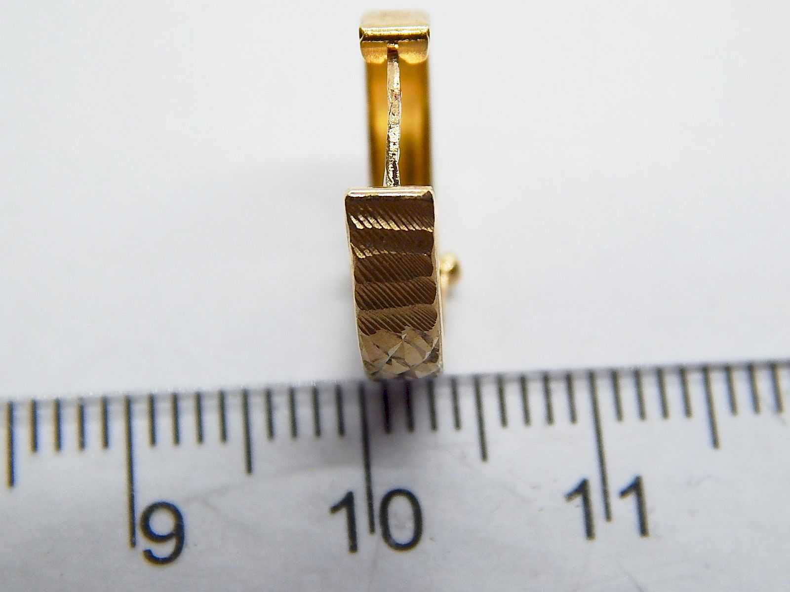 Złote kolczyki zdobione Koła kółka zatrzaskowe złoto p 585 1,5g 1,6 cm