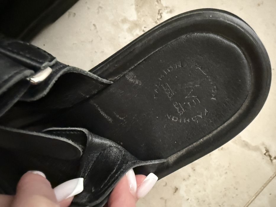 Босоніжки сандалі чорні з натуральної шкіри в хорошому стані