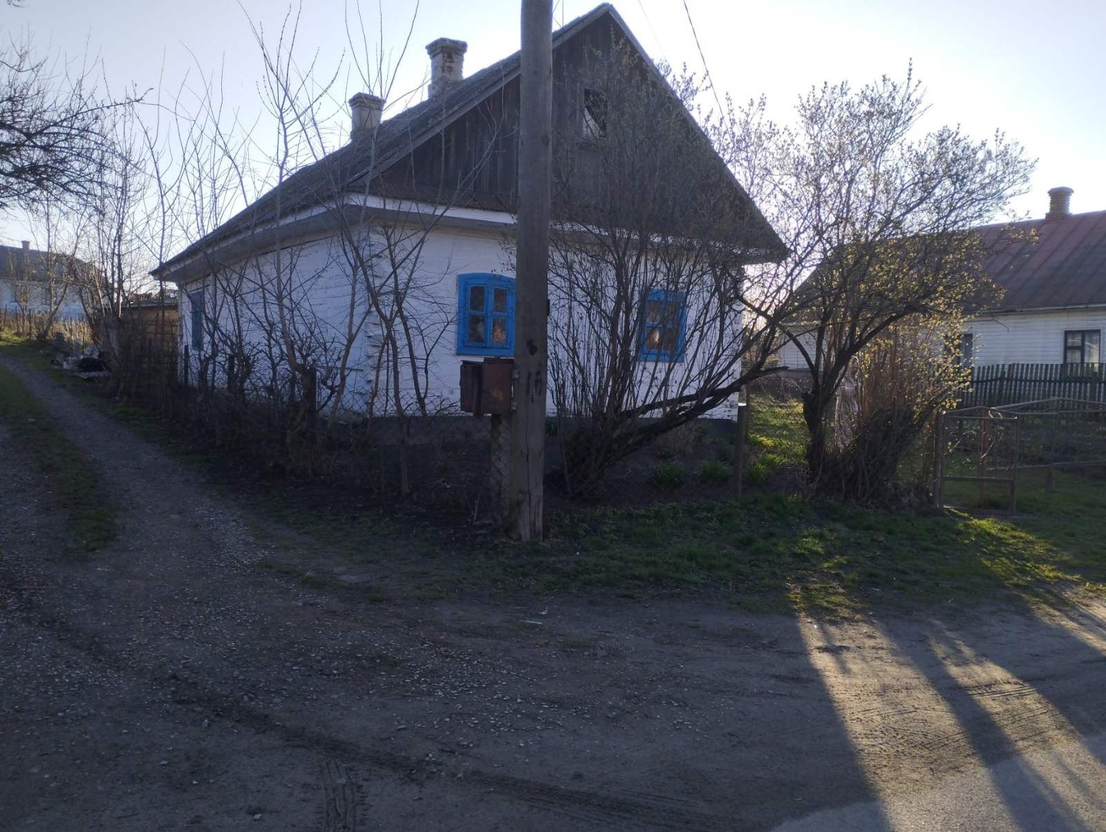 Будинок з земельною ділянкою