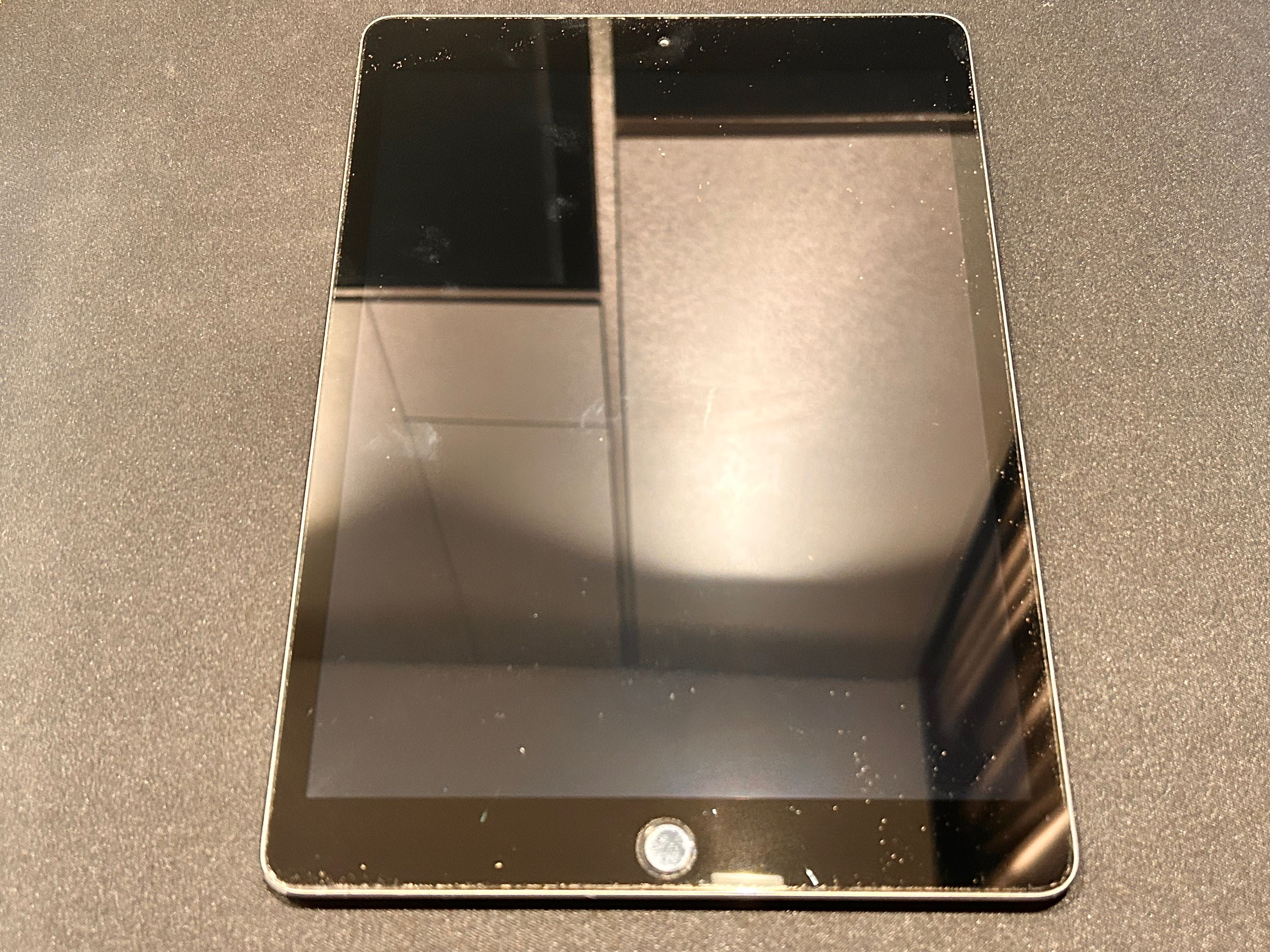 Планшет Apple iPad 10.2 2019 Wi-Fi 128GB Space Gray / БУ
