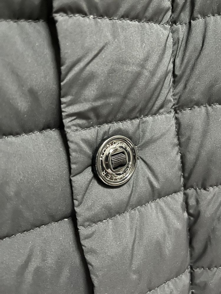 Casaco Preto de Luxo da Moncler S/M