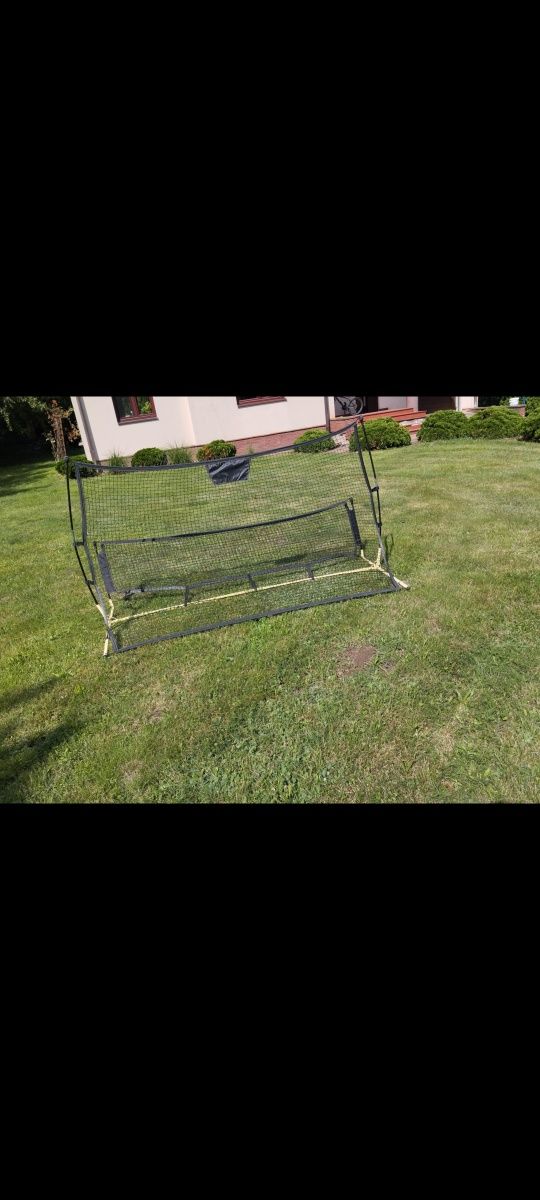 Rebounder trenażer piłkarski