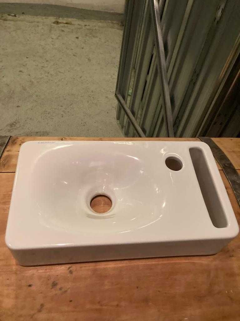 Wisząca umywalka toaletowa Scarabeo Hung