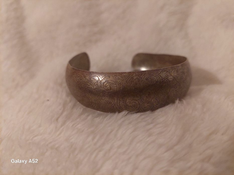 Stara bransoletka w kolorze srebra