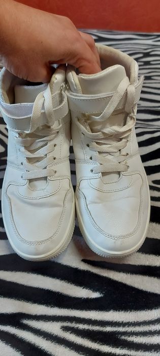 Кросівки жіночі 38 розмір