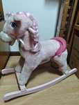 Cavalo de balanço rosa