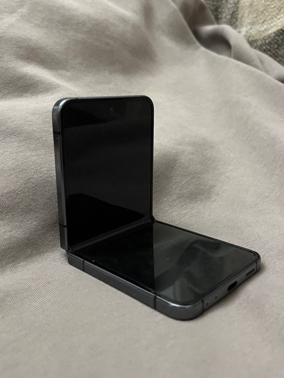 Смартфон Samsung Flip 5
