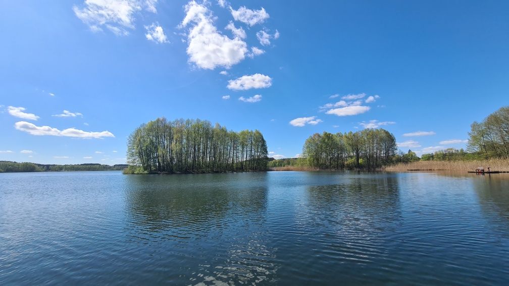 Domek nad jeziorem plaża pomost