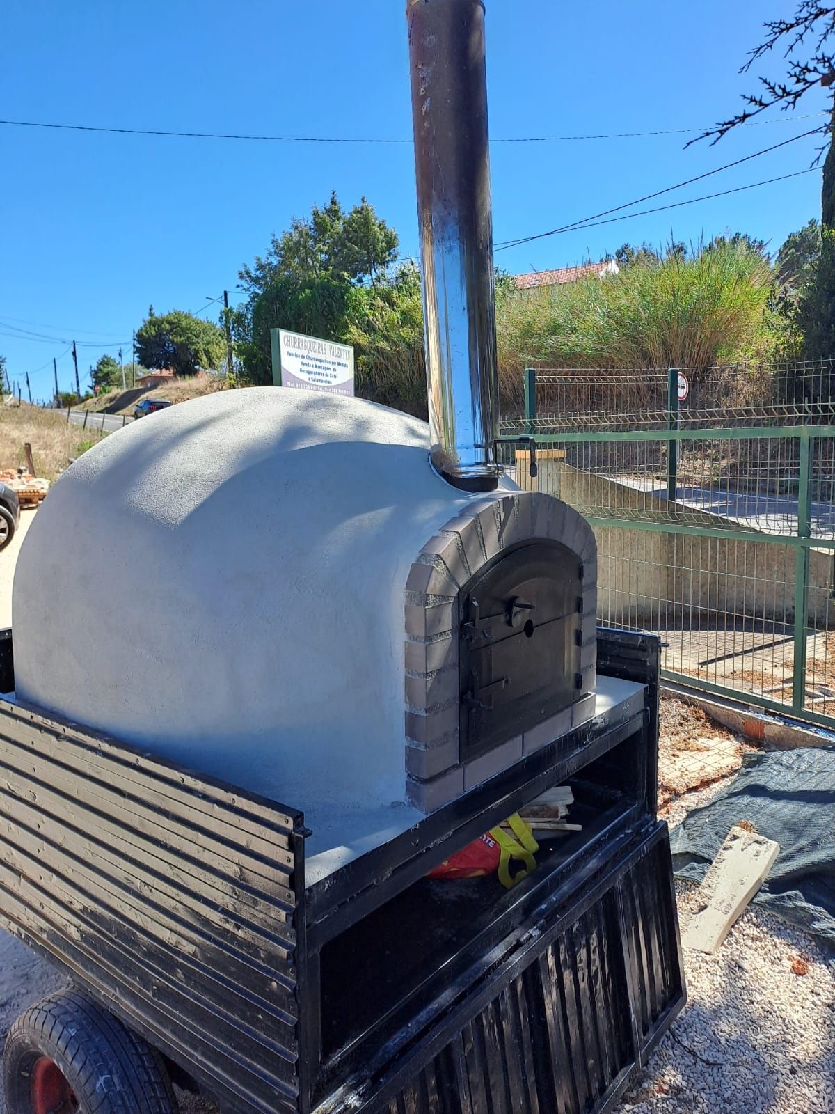 Forno a lenha no atrelado
