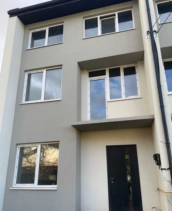 Продаж котеджу з ділянкою 0,84 сот., у с. Ременів