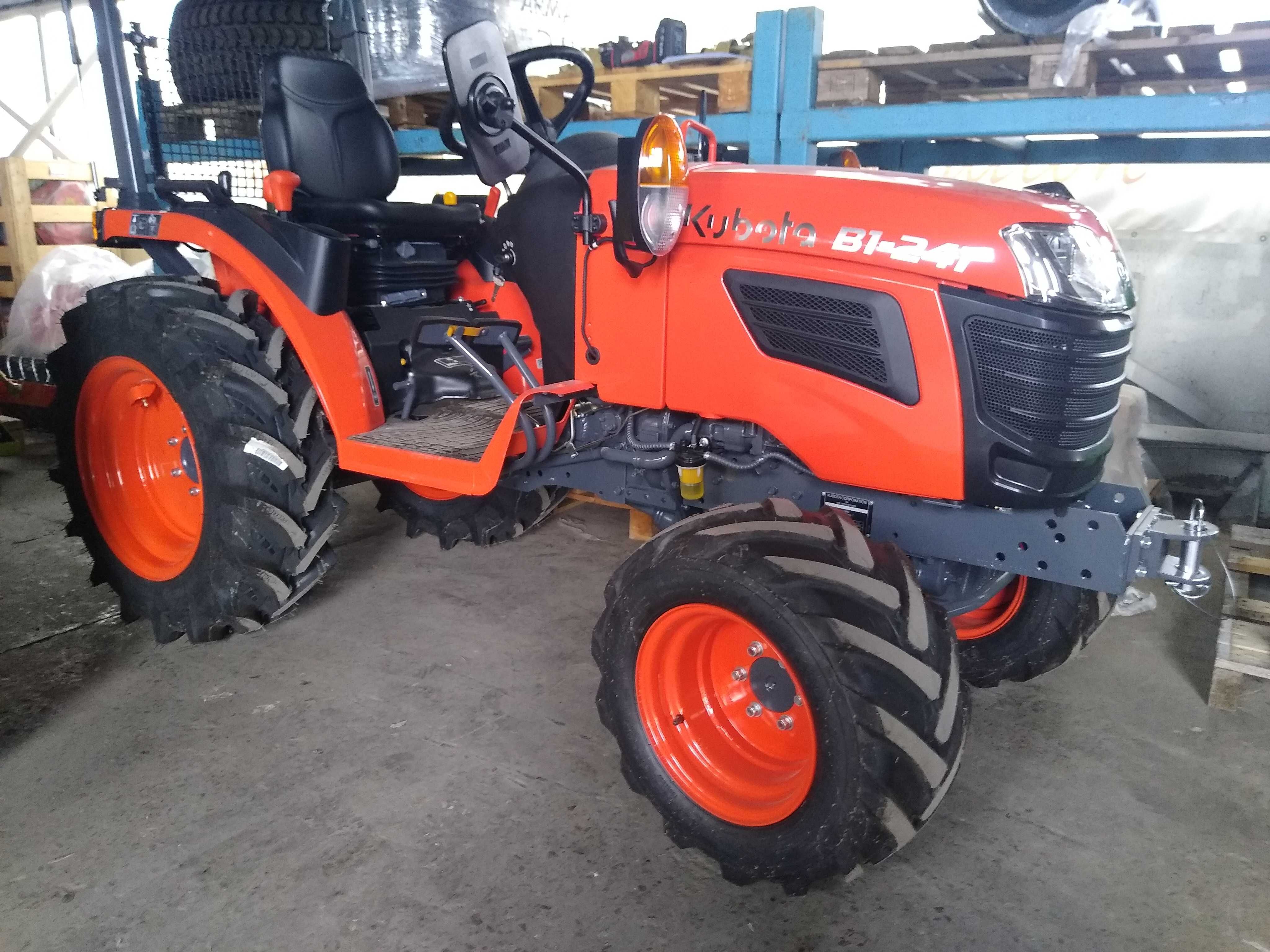 Kompaktowy traktor Kubota B1-241 D-EC ROPS 4x4 Promocyjne finansowanie