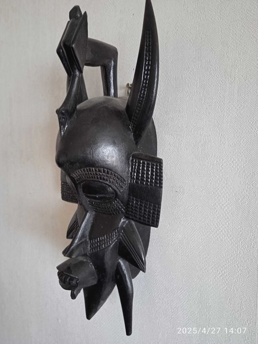 Маски из дерева африканские.