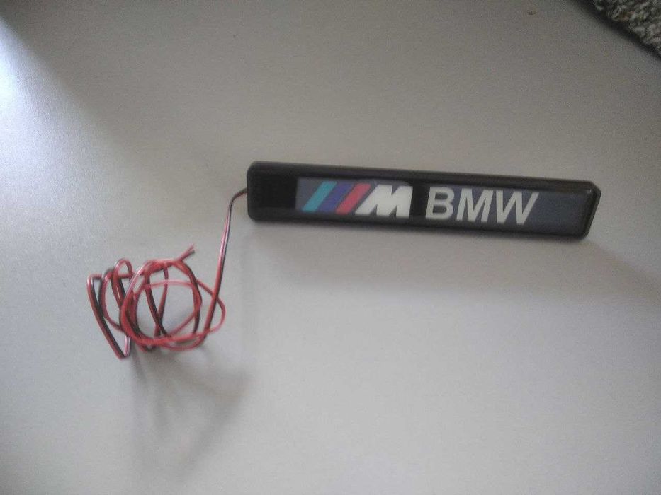Значок BMW на решетку радиатора с подсветкой M Power
