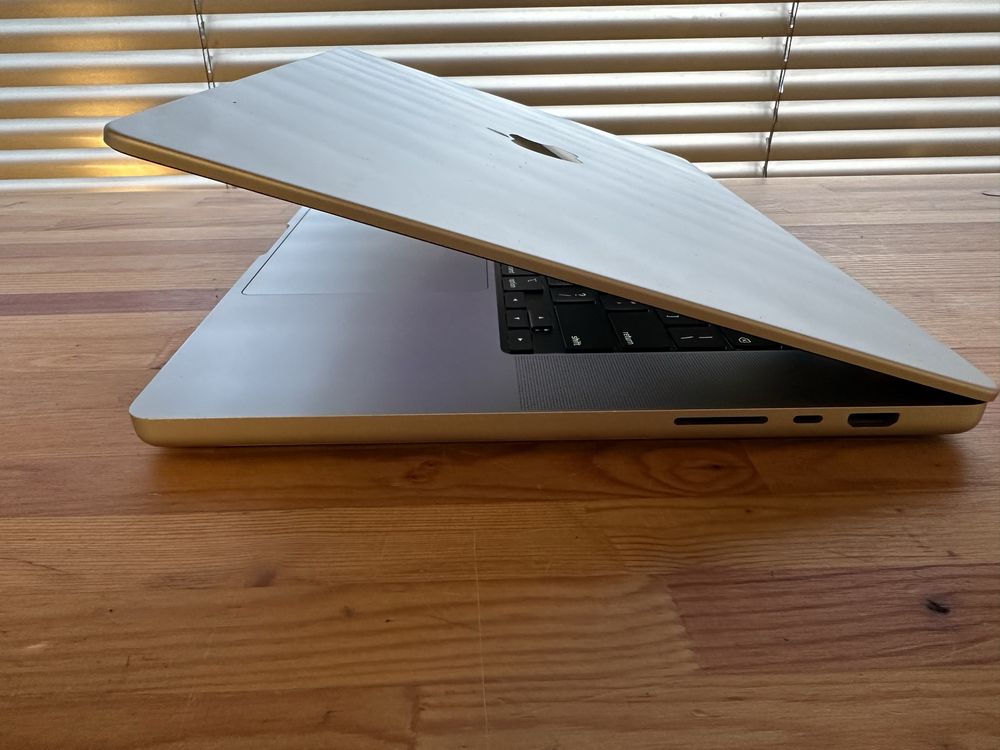 Laptop Apple MacBook Pro 16 A2485 M1 Max 64gb 1tb ssd A+ fv23