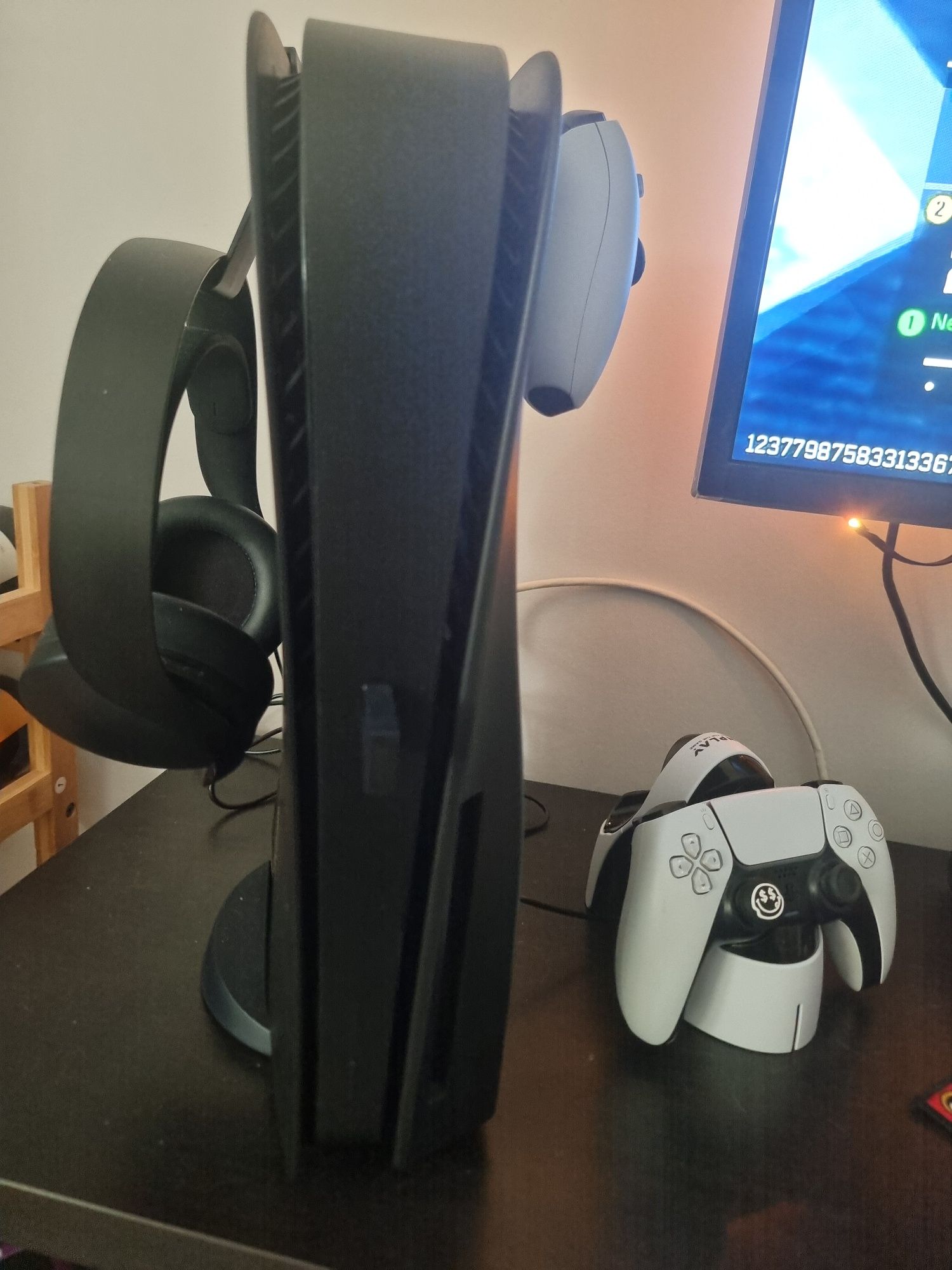 Ps5 1tb com 2 comandos e fones