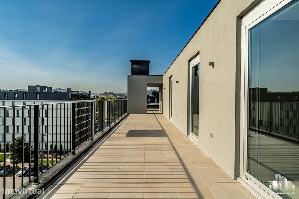 Fantástica Penthouse T4 com três Frentes e um Terraço de 120m2!