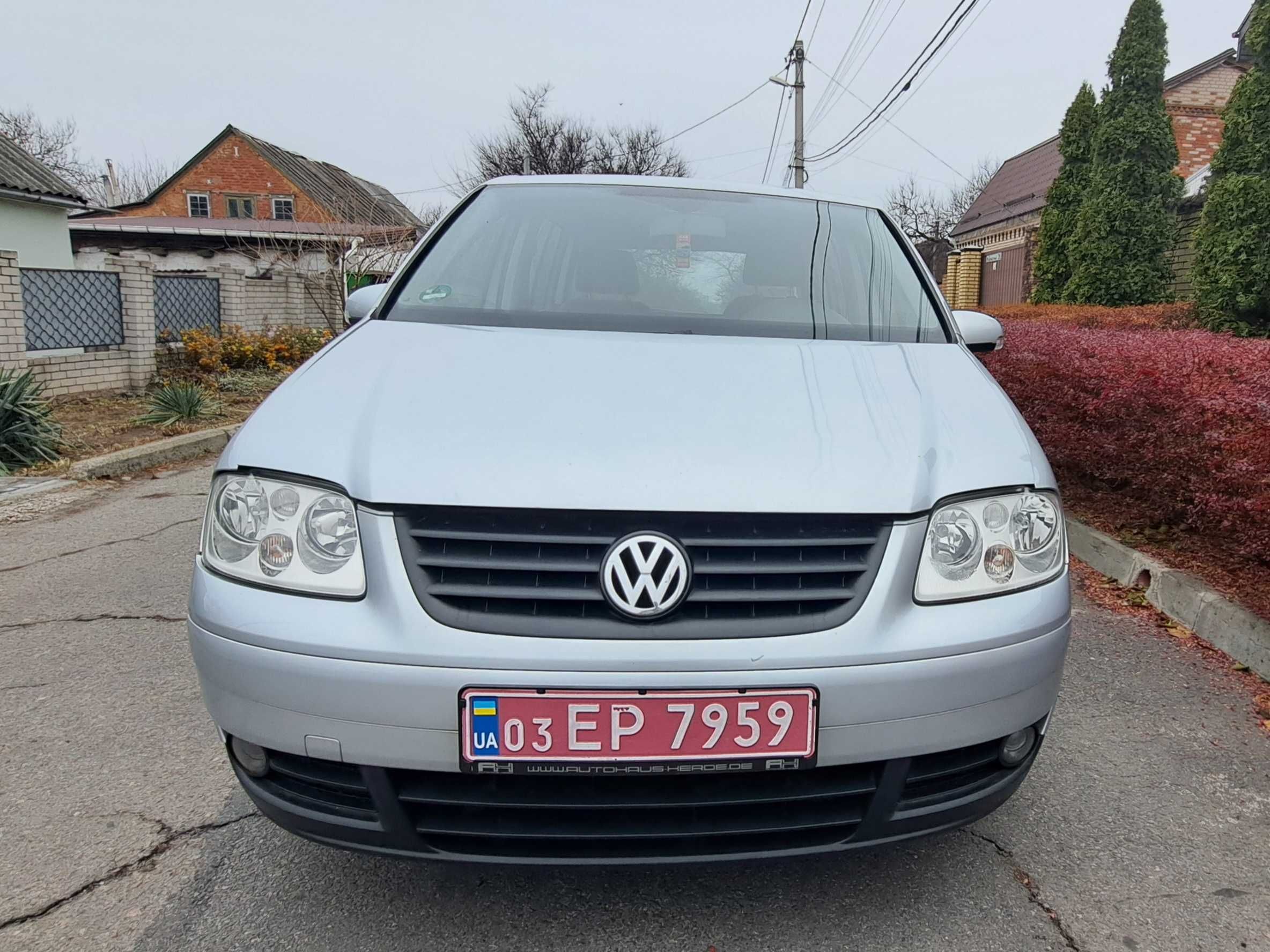 Volkswagen Touran 1, 6 бензин 2004 рік з Німеччині у гарному стані.