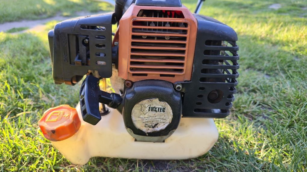 Kosa spalinowa marki FOXTEC