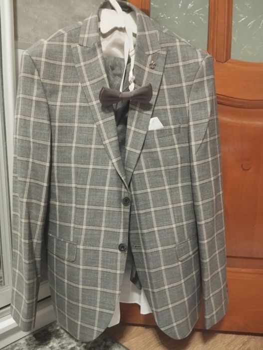 Костюм стильний..