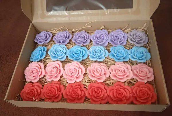 Mini mydełka 24 róże na prezent w pudełku z kokardą flowerbox