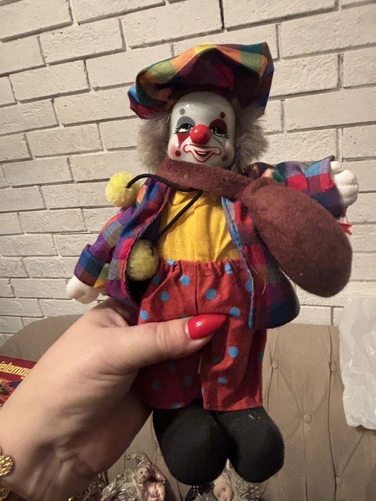 Lalka porcelanowa klaun