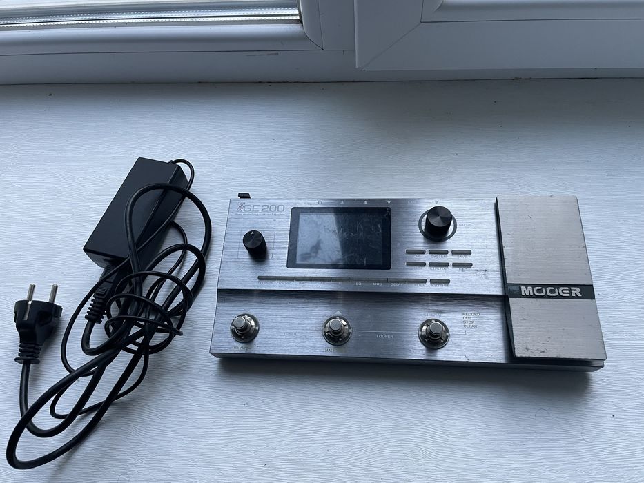 Mooer GE200 — гитарный процессор