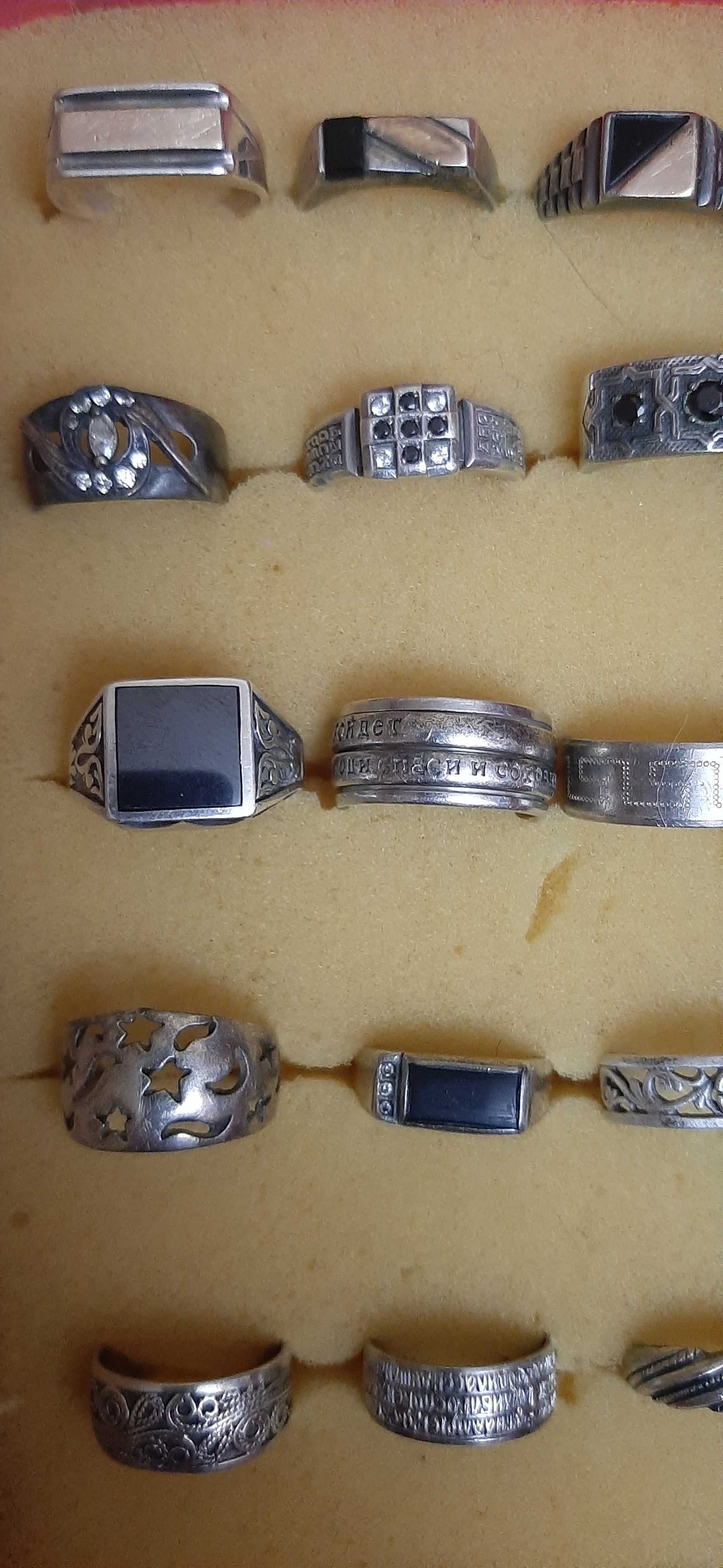 Продам женское серебряное кольцо