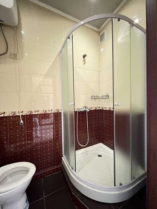 L .Продается   гостинка , рядом сквер Стрелка