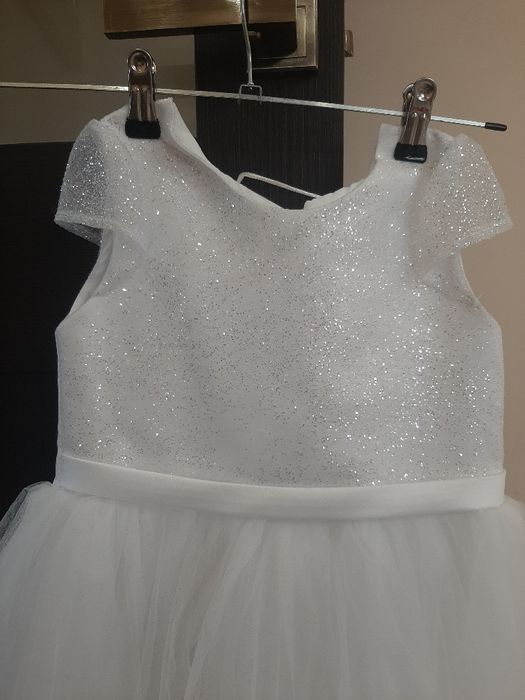 Біле пишне плаття, сніжинка