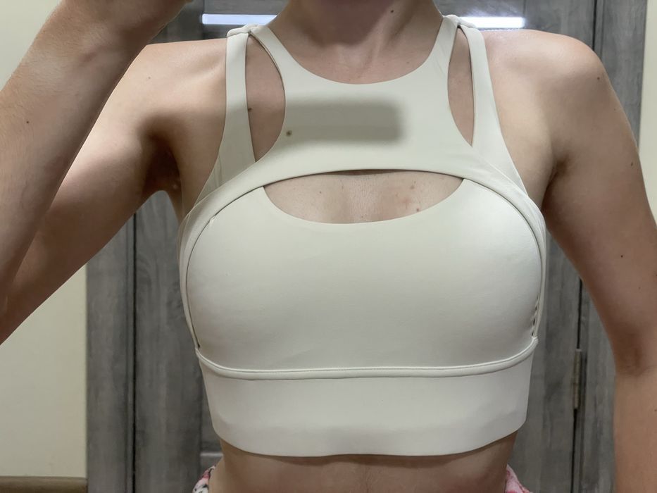 Топ спортивний бежевий