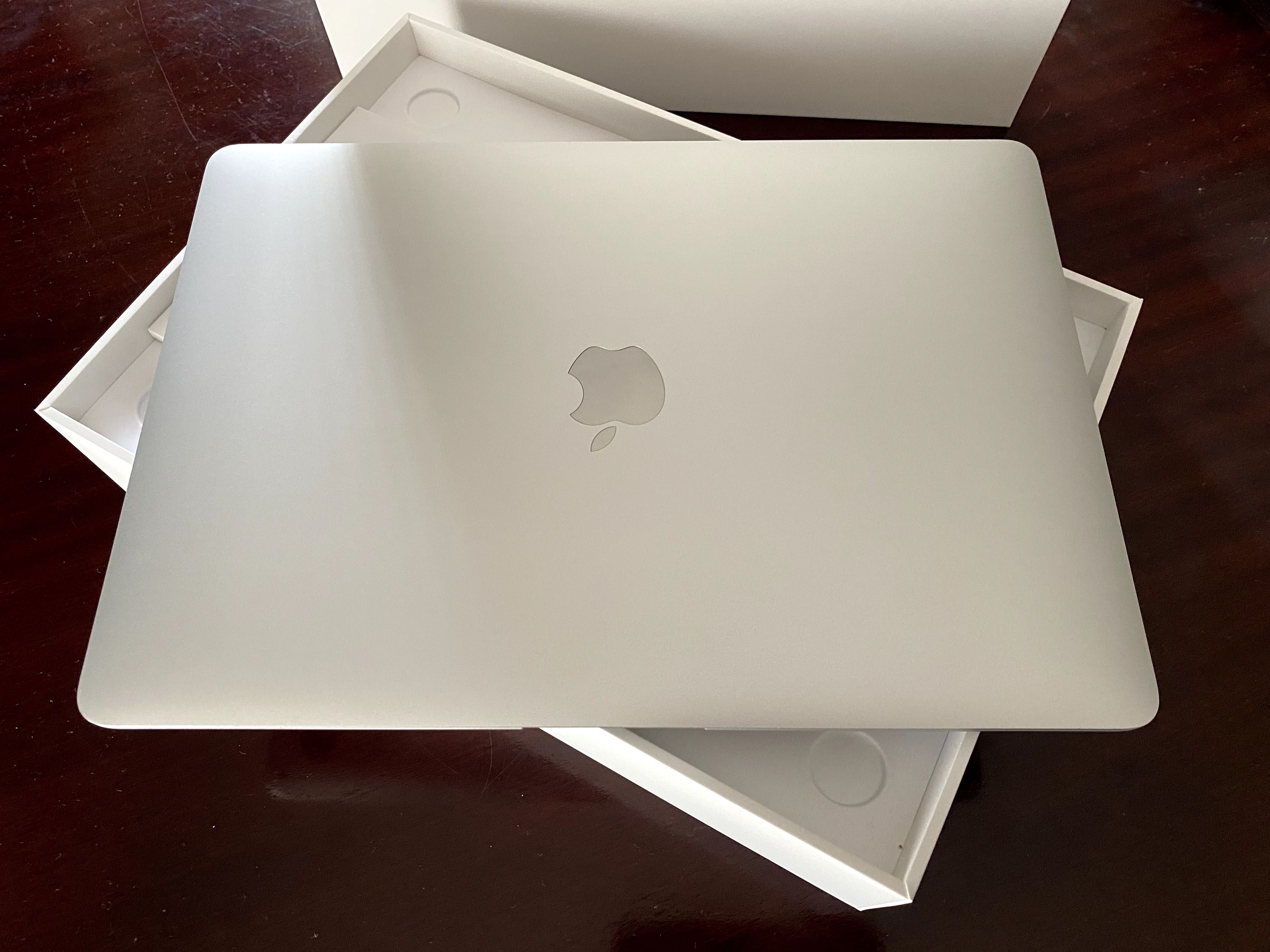 MacBook 13” Retina  i3 / 8GB / Bateria 141 Ciclos | Como Novo!