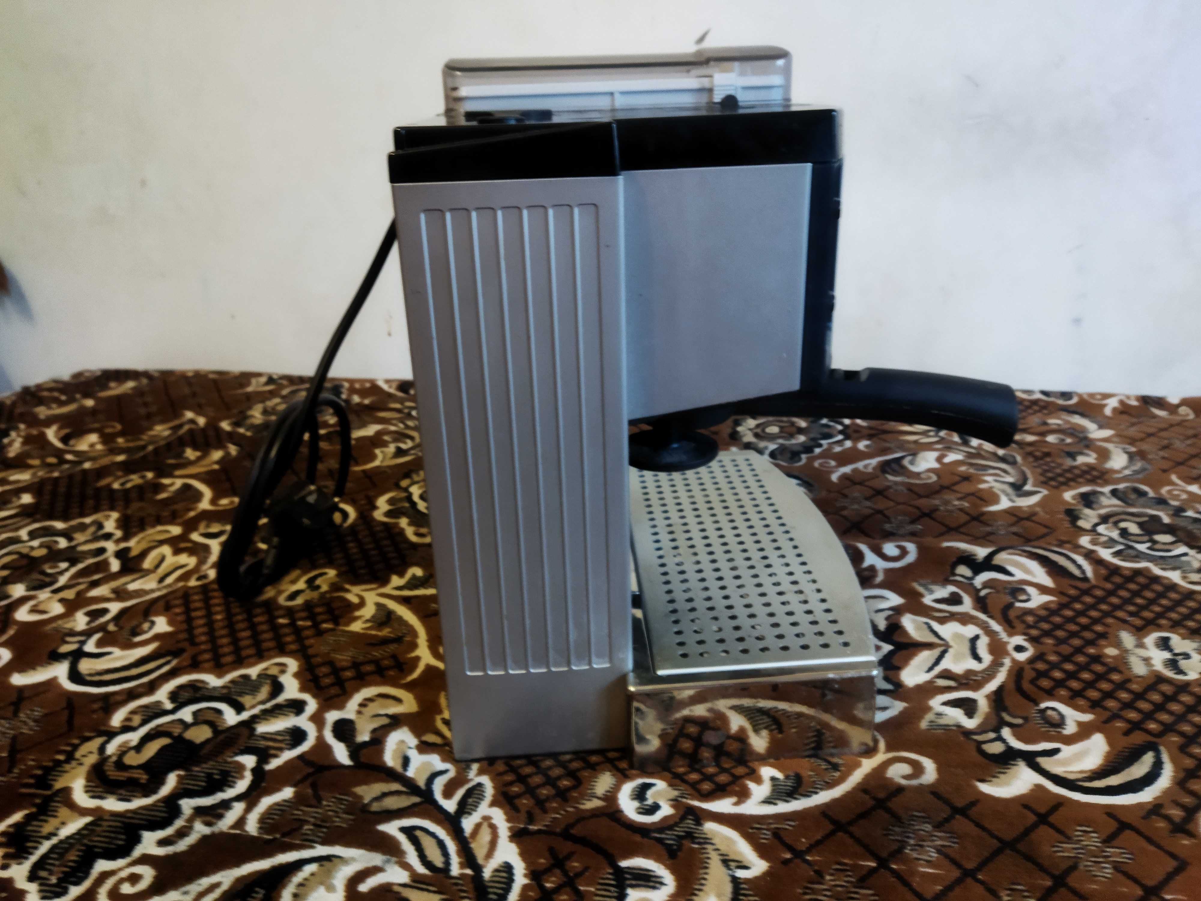 Кофеварка рожковая Delonghi EC650 1700W(без рожка).