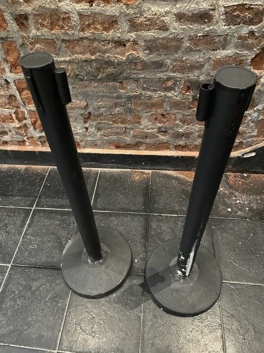 Postes Separadores com Fita Retrátil