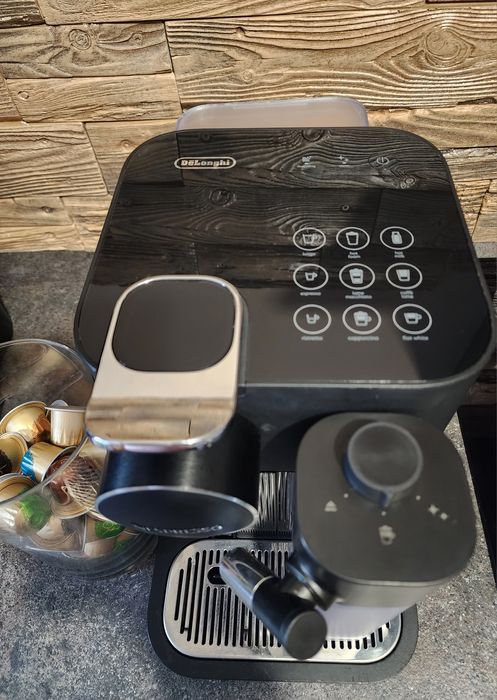 Капсульна кавоварка Кавомашина Nespresso Delonghi en650b lor crups