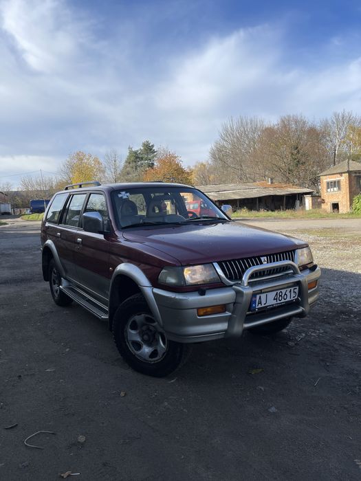 Нерозмитнена Мітсубіші Паджеро Спорт 4х4