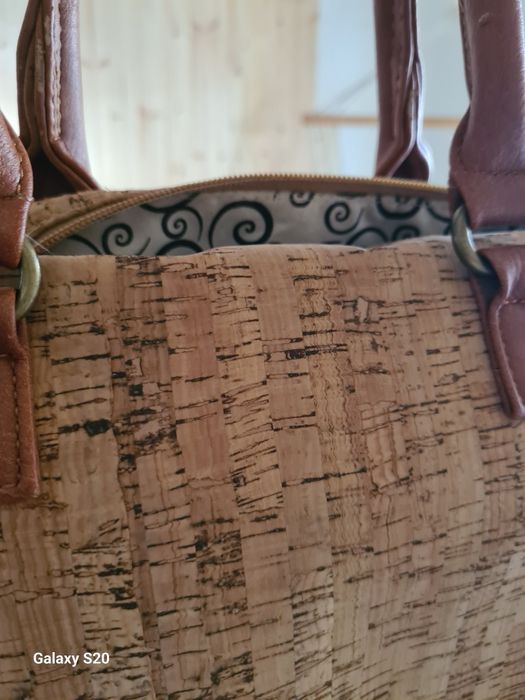 Mala pouco usada tom cortiça para venda