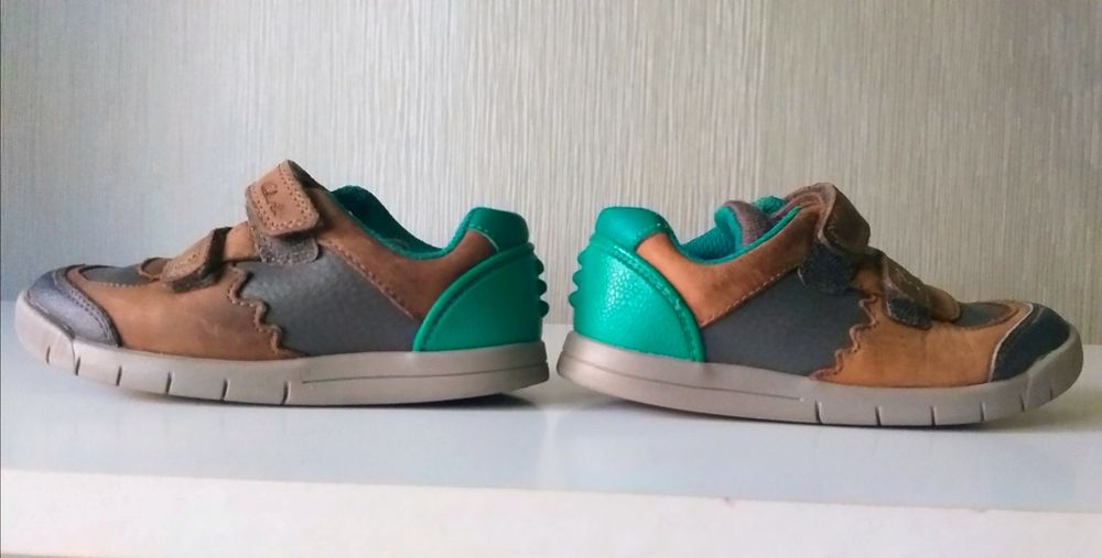Кросівки, кеди, сандалі - adidas, clarks