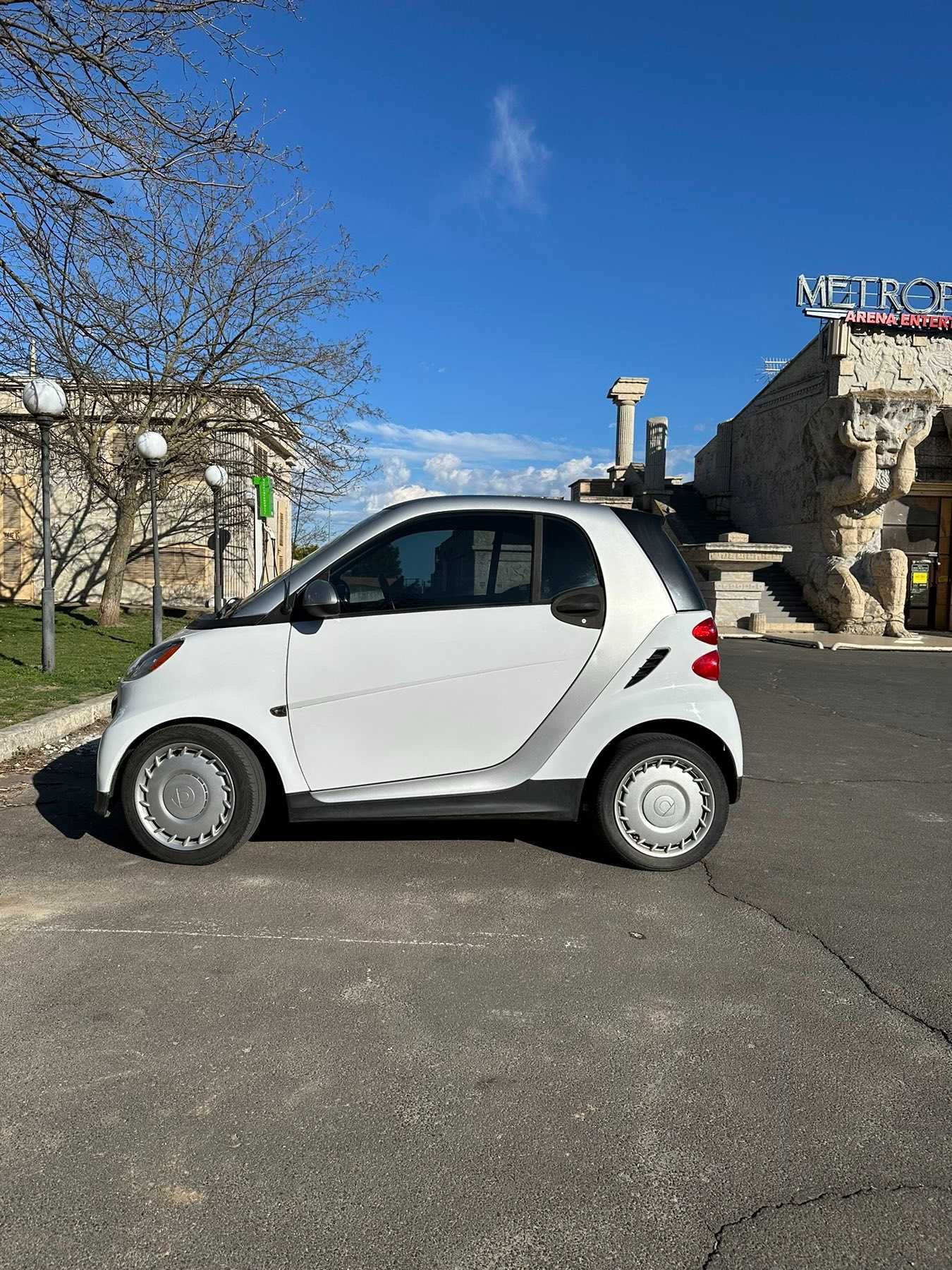 Smart Fortwo 451 1.0 бензин  Белый 2014г