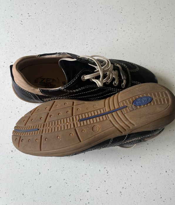 Продам підліткові кросівки.