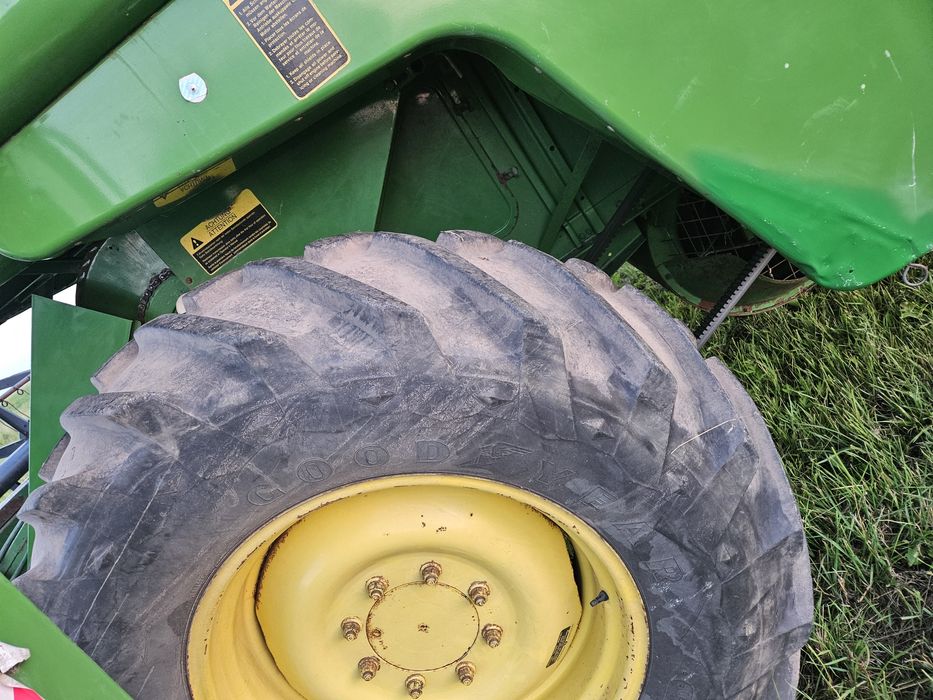 Продам комбайн джондір 1055