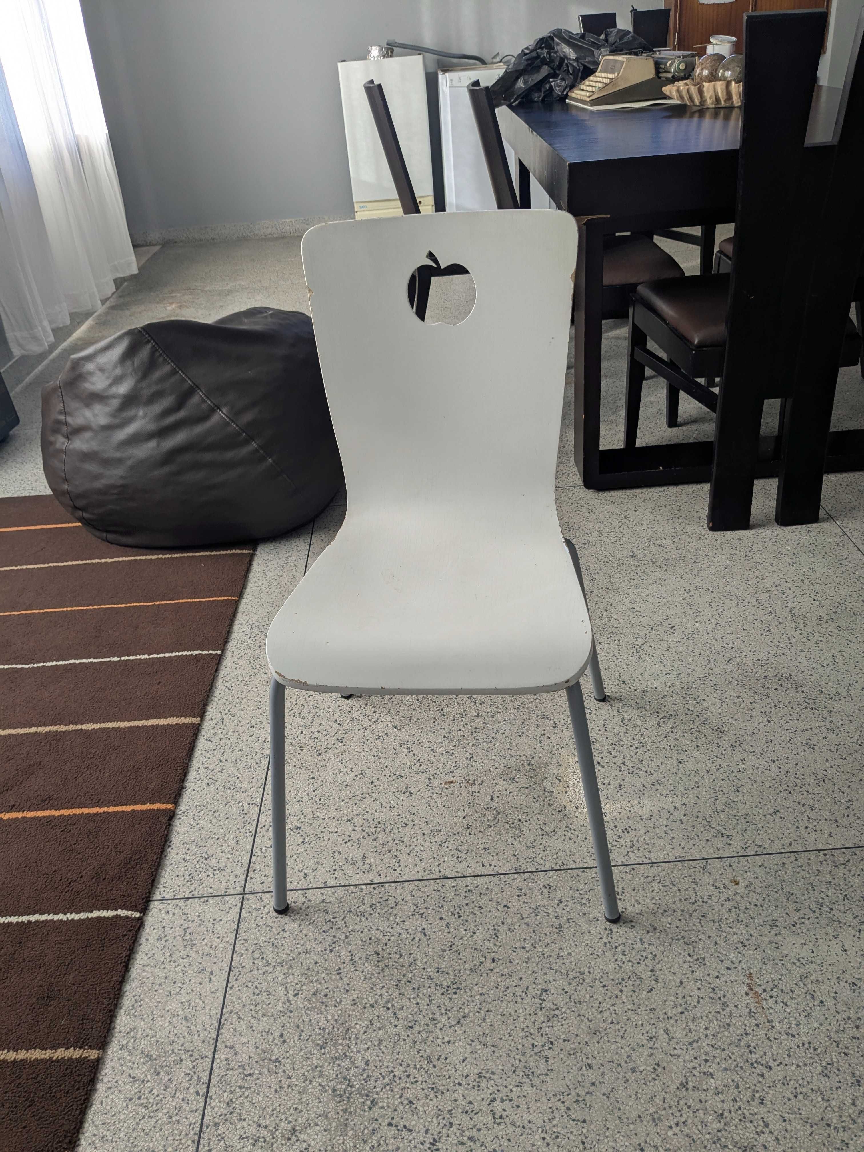 Mesa de cozinha e 4 cadeiras