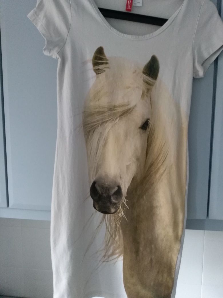 t-shirt z koniem