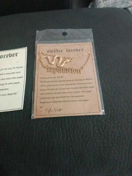 Colar Taylor Swift - Cobra + Reputation