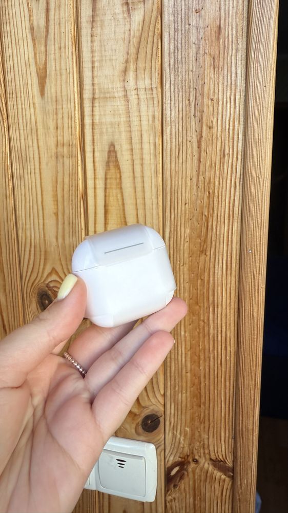 Apple AirPods 4 ANC